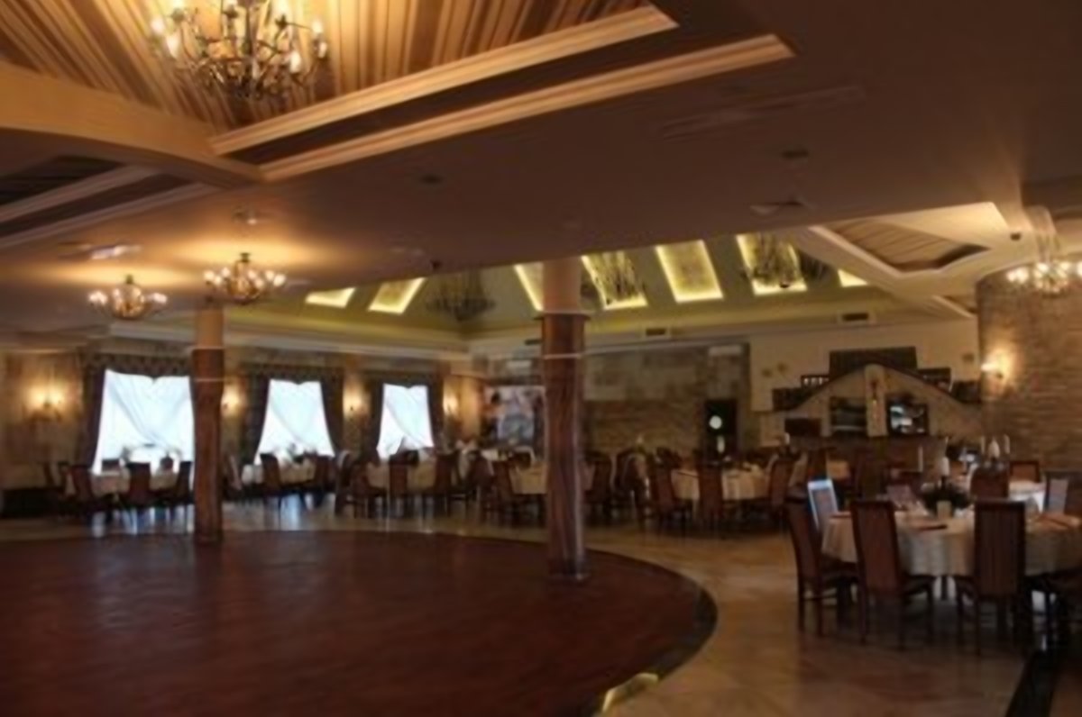 Sala z parkietem